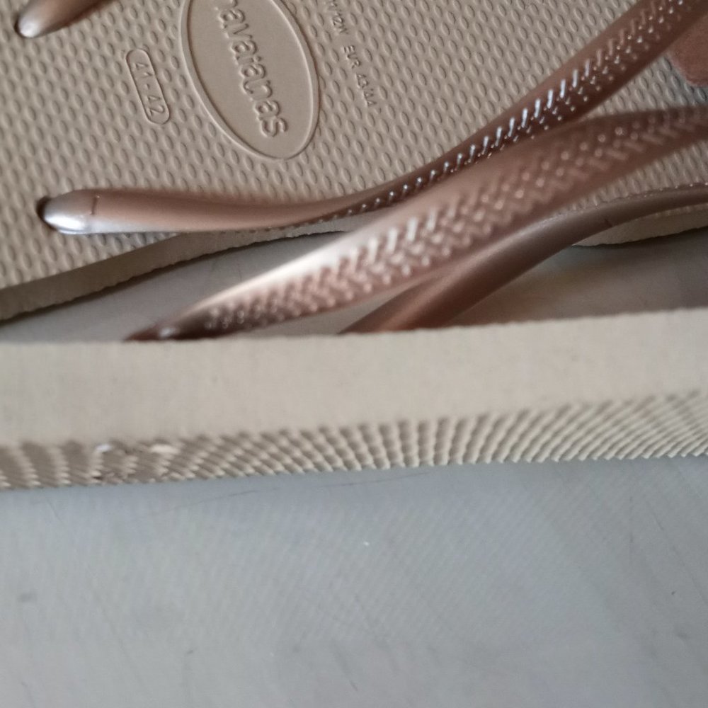 'havaianas' Slim Flip Flop NWT Size11/12 Matt Gold - Picture 3 of 9